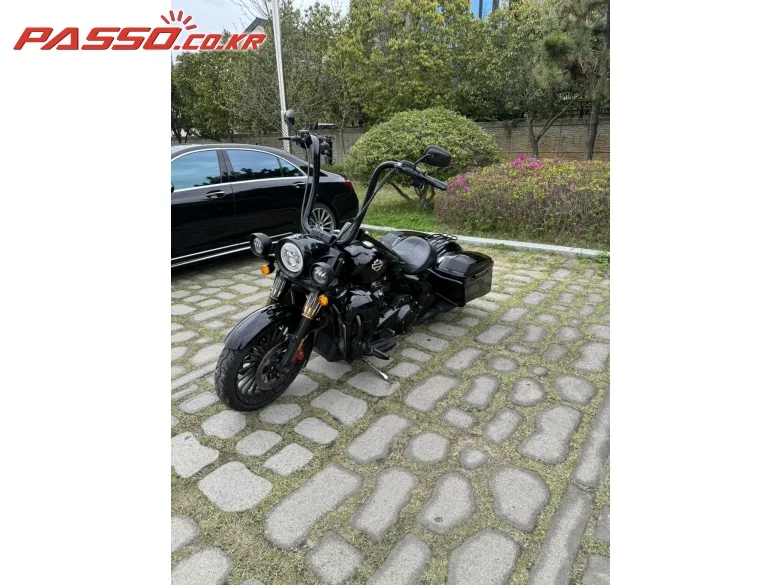 할리데이비슨 로드킹 스페셜 2018 블랙 사진 2
