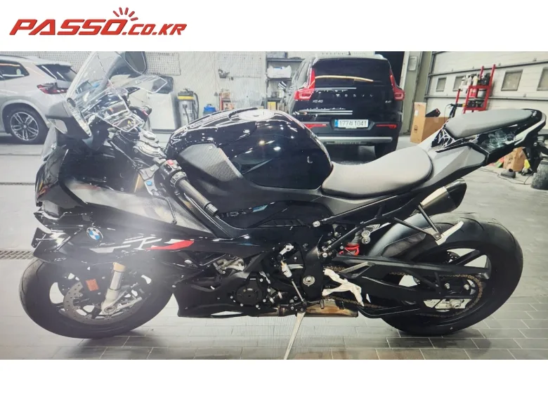 BMW S 1000 RR 2023 블랙 사진 2