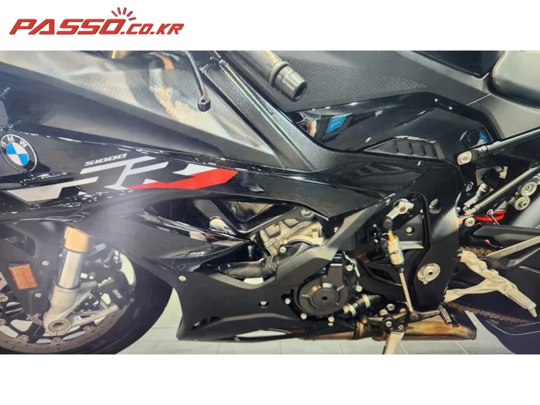 BMW S 1000 RR 2023 블랙 사진 4