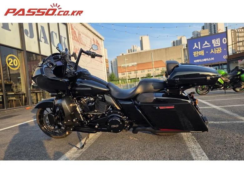 할리데이비슨 로드 글라이드 스페셜 2019 블랙 사진 2
