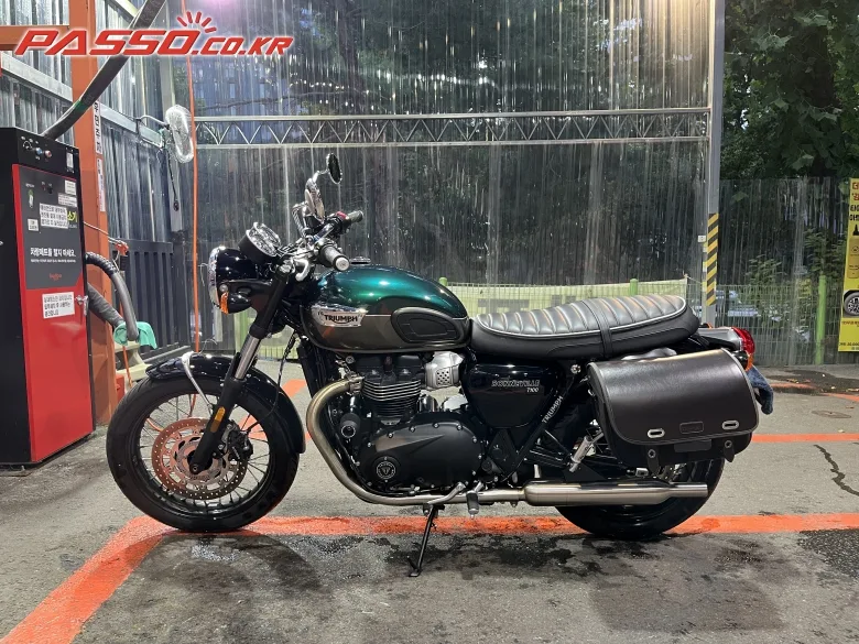 트라이엄프 본네빌 T100 2025 청록 사진 2