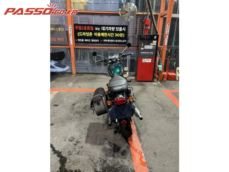 트라이엄프 본네빌 T100 2025 청록 사진 3