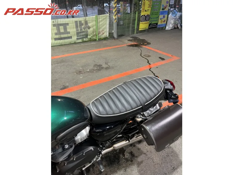 트라이엄프 본네빌 T100 2025 청록 사진 8