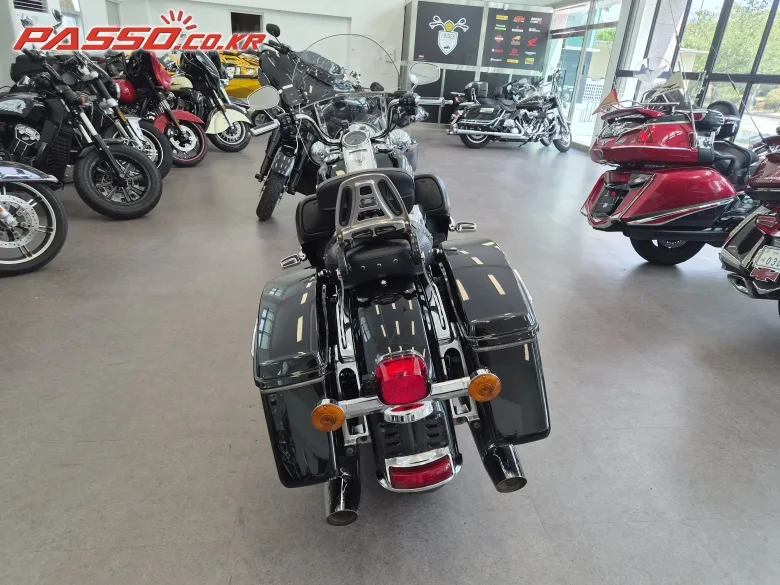 할리데이비슨 로드킹 2021 블랙 사진 3