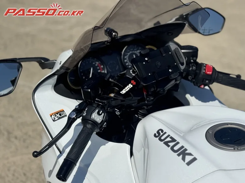 스즈키 스즈끼 하야부사 2024 화이트 사진 4
