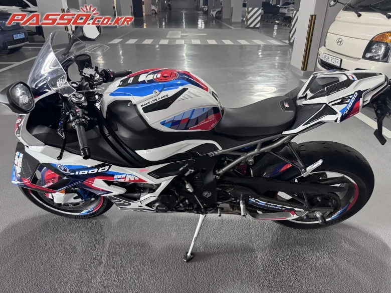 BMW S 1000 RR 2025 화이트 사진 2