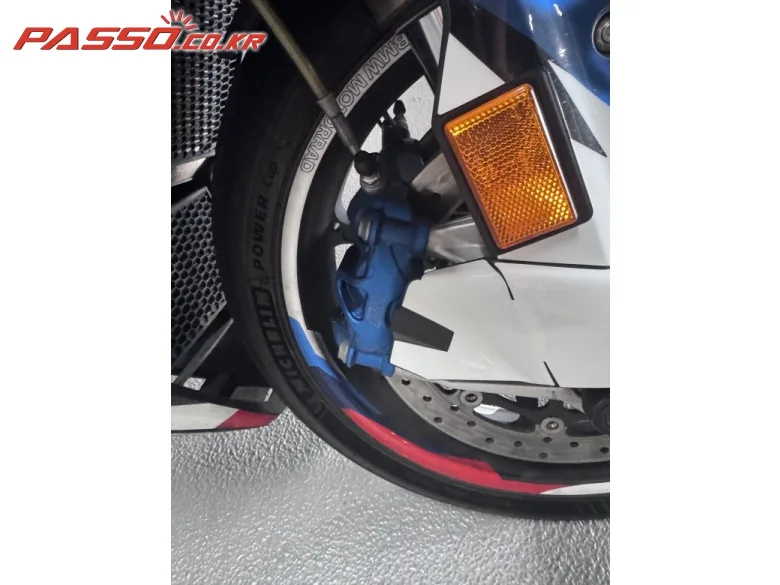 BMW S 1000 RR 2025 화이트 사진 4