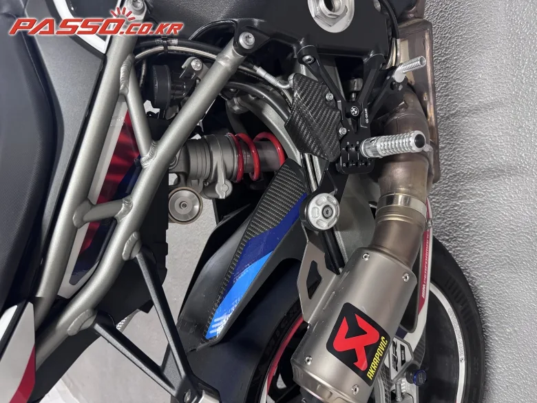BMW S 1000 RR 2025 화이트 사진 5