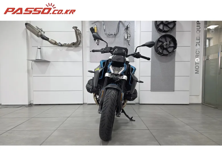 BMW R 1300 R 2026 블루 사진 3