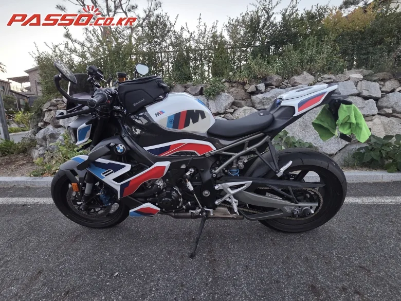 BMW M 1000 R 2025 블랙 사진 1