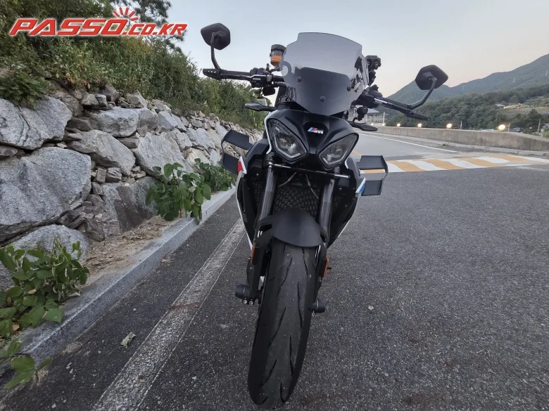 BMW M 1000 R 2025 블랙 사진 2