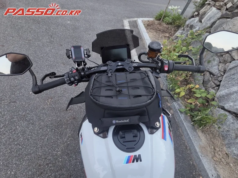 BMW M 1000 R 2025 블랙 사진 4