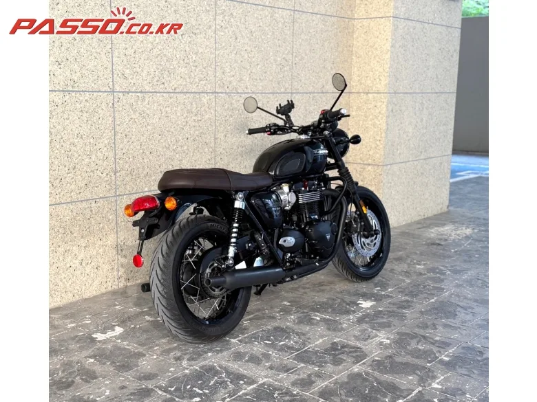트라이엄프 본네빌 T120 블랙 2026 블랙 사진 3