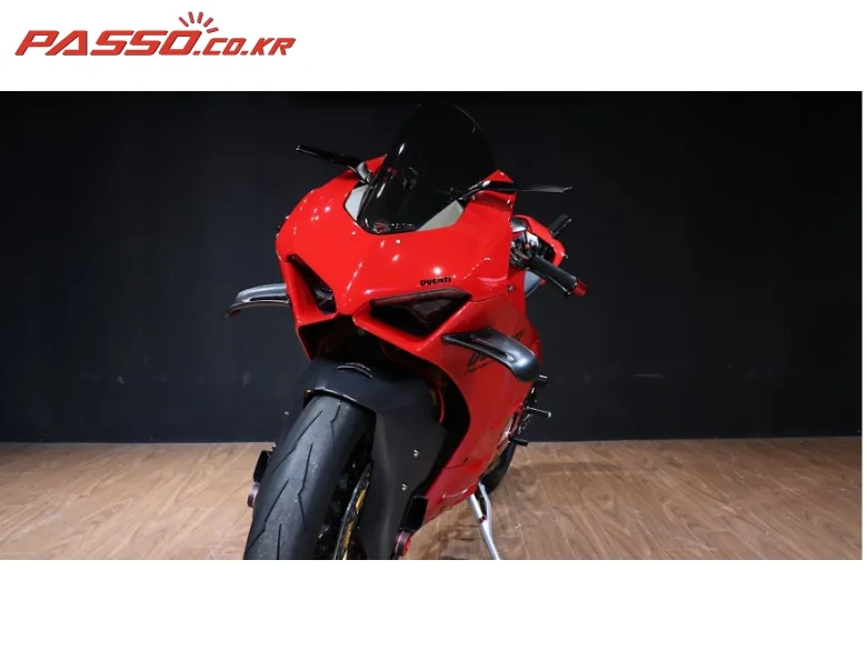 두카티 파니갈레 V4 S 2024 레드 사진 2