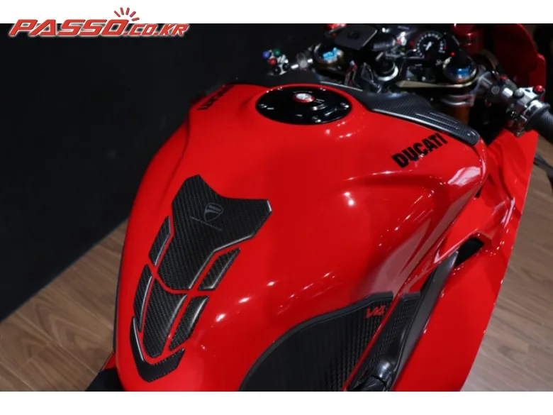 두카티 파니갈레 V4 S 2024 레드 사진 3
