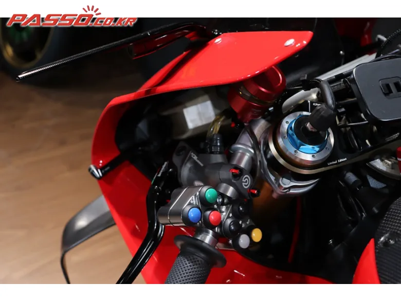 두카티 파니갈레 V4 S 2024 레드 사진 4