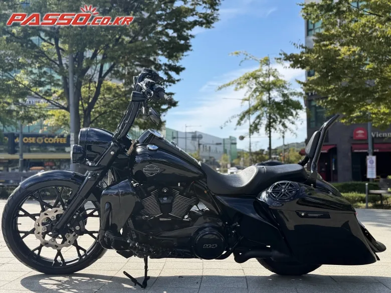 할리데이비슨 로드킹 스페셜 2021 블랙 사진 2