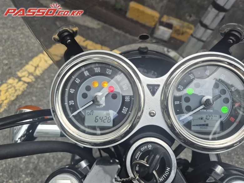트라이엄프 본네빌 T120 2023 블랙 사진 8