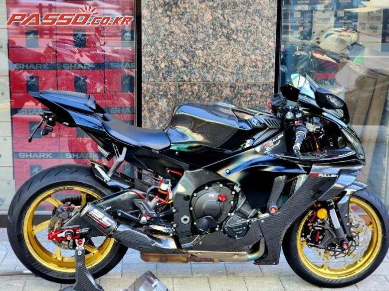 야마하 YZF R1 2022 블랙 사진 1