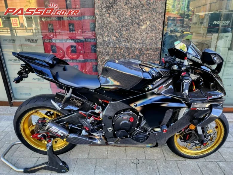 야마하 YZF R1 2022 블랙 사진 3