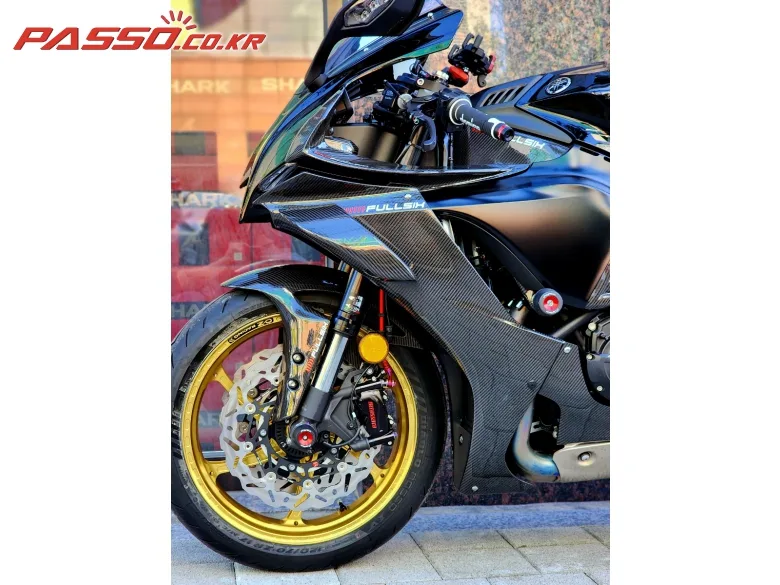 야마하 YZF R1 2022 블랙 사진 4