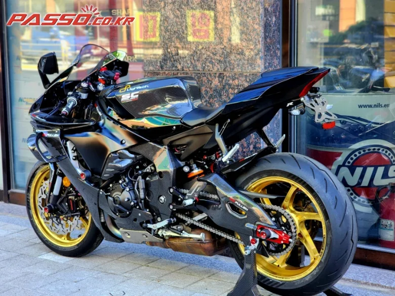 야마하 YZF R1 2022 블랙 사진 7