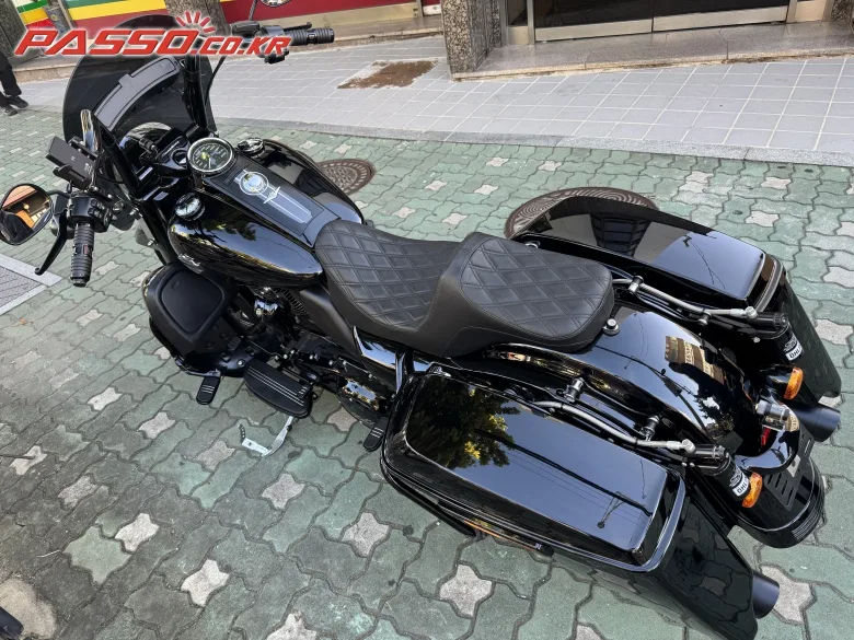 할리데이비슨 로드킹 스페셜 2024 블랙 사진 2