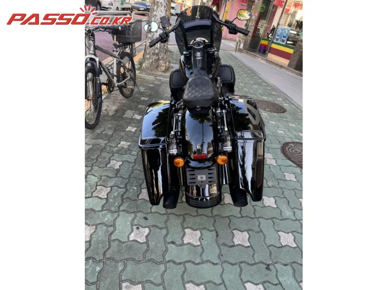 할리데이비슨 로드킹 스페셜 2024 블랙 사진 3