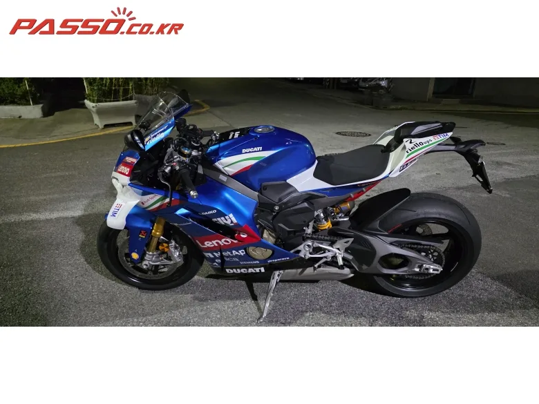 두카티 스트리트파이터 V4 S 2026 블루 사진 2