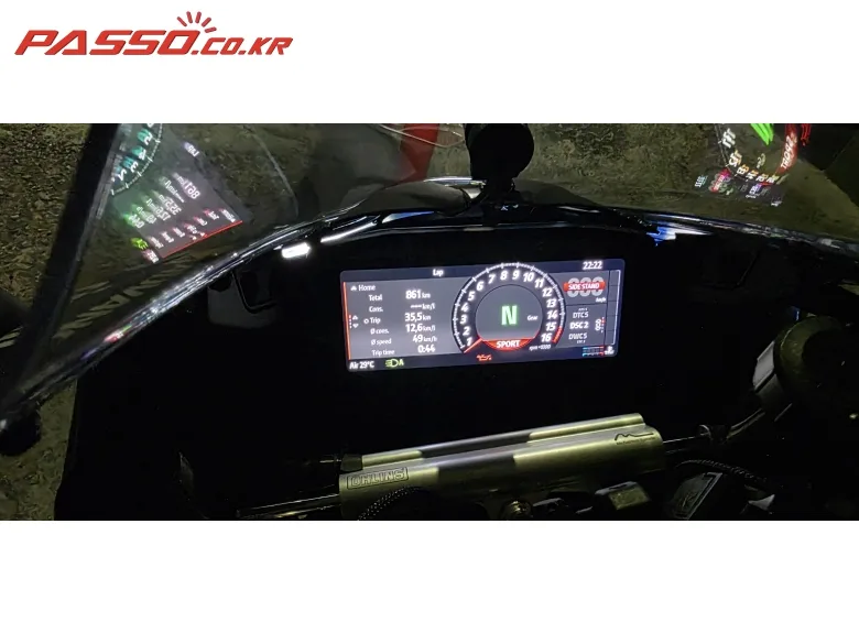 두카티 스트리트파이터 V4 S 2026 블루 사진 4