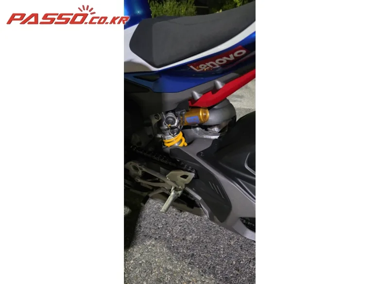 두카티 스트리트파이터 V4 S 2026 블루 사진 5