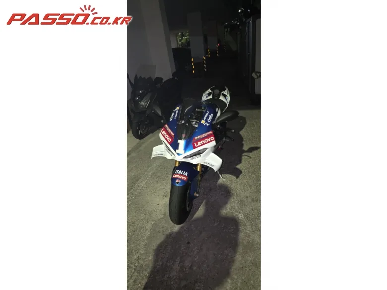 두카티 스트리트파이터 V4 S 2026 블루 사진 8