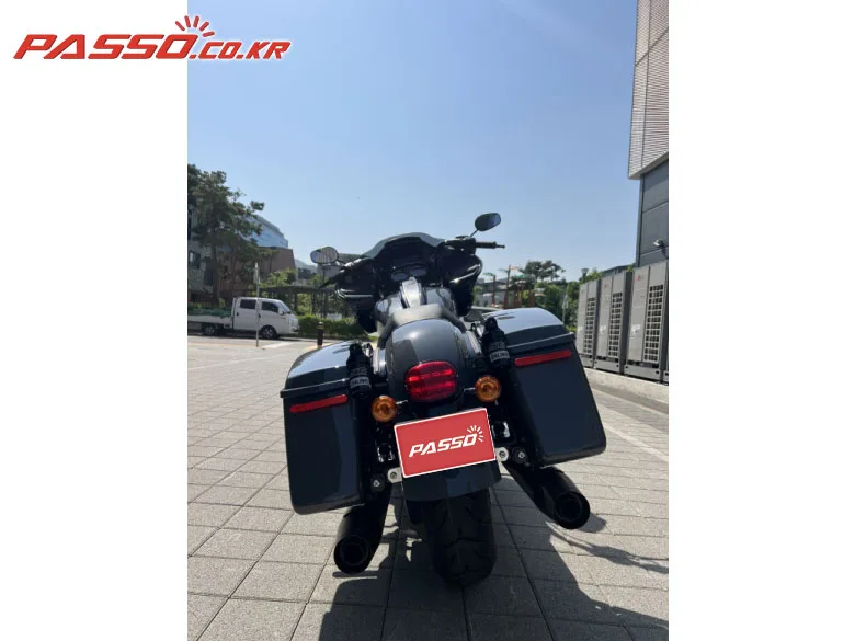 할리데이비슨 로드 글라이드 ST 2022 블랙 사진 3