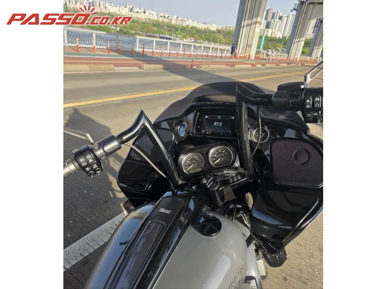 할리데이비슨 로드 글라이드 ST 2022 블랙 사진 8