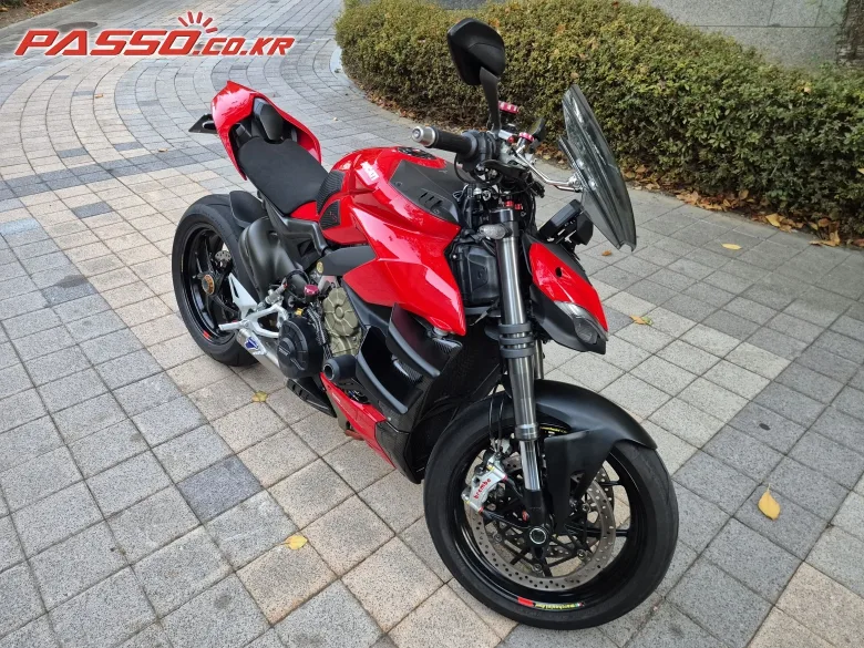 두카티 스트리트파이터 V4 S 2020 레드 사진 1