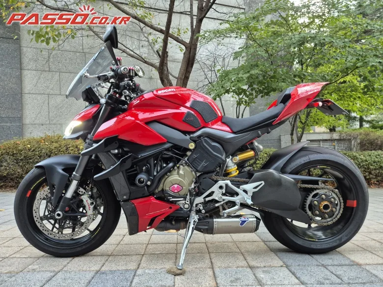 두카티 스트리트파이터 V4 S 2020 레드 사진 4