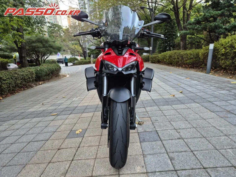 두카티 스트리트파이터 V4 S 2020 레드 사진 5