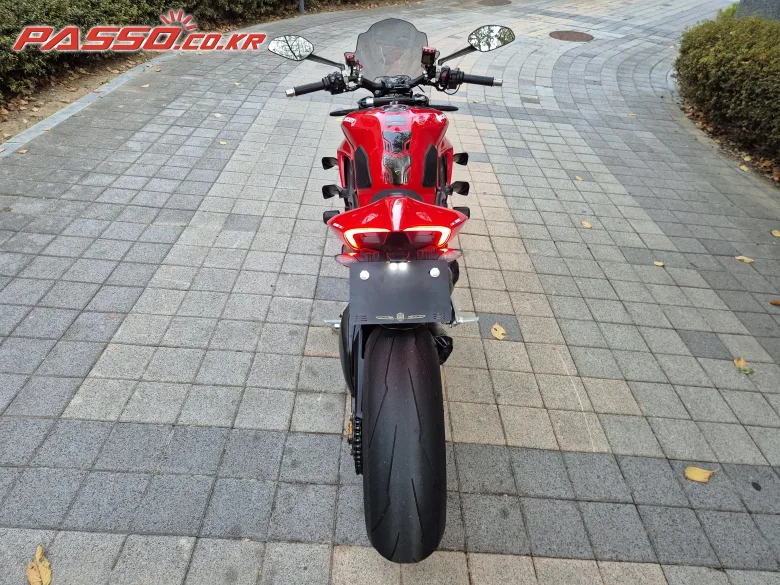 두카티 스트리트파이터 V4 S 2020 레드 사진 6