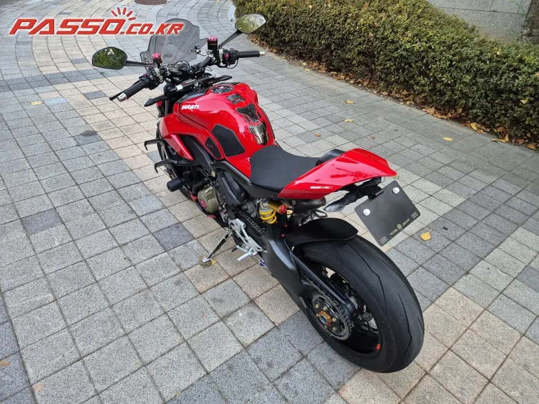 두카티 스트리트파이터 V4 S 2020 레드 사진 7