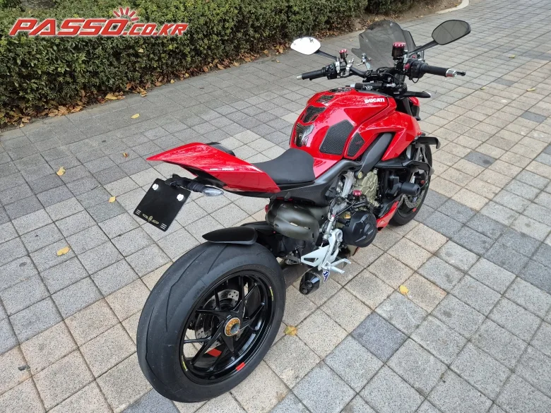 두카티 스트리트파이터 V4 S 2020 레드 사진 8