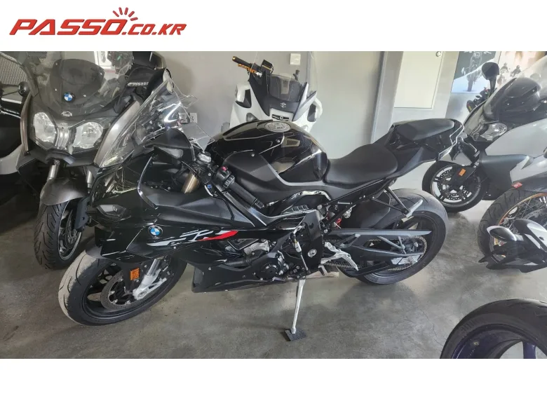 BMW S 1000 RR 2023 블랙 사진 2