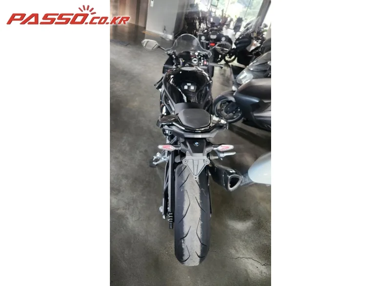 BMW S 1000 RR 2023 블랙 사진 3