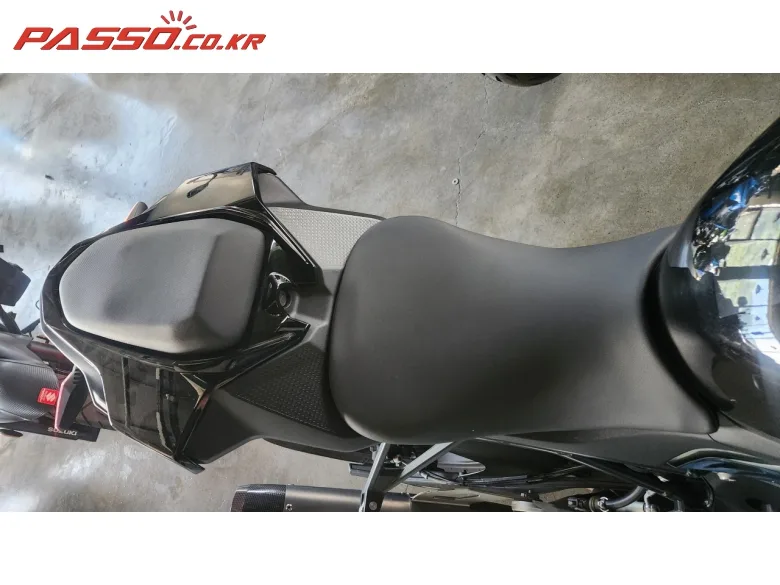 BMW S 1000 RR 2023 블랙 사진 8