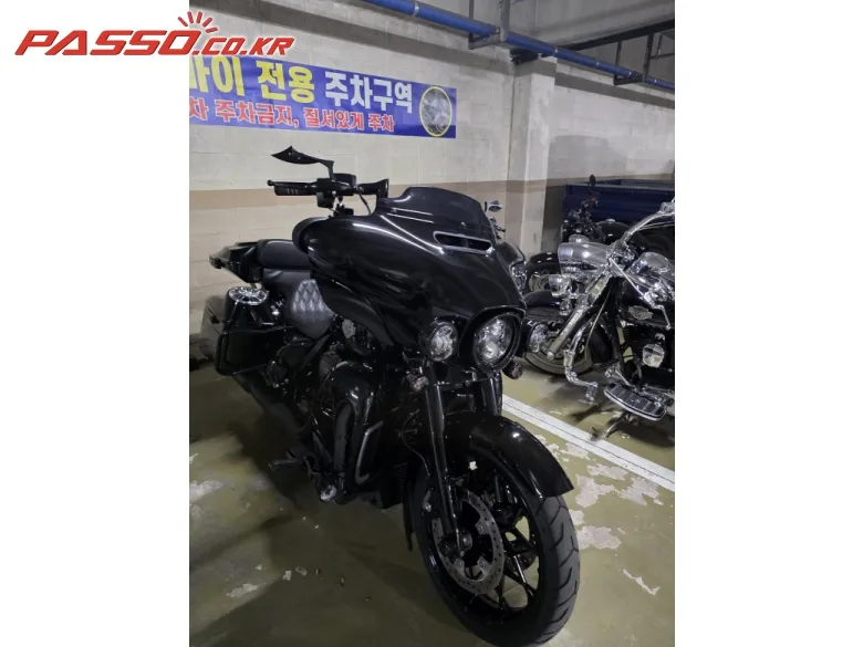 할리데이비슨 CVO 스트리트 글라이드 2022 블랙 사진 1