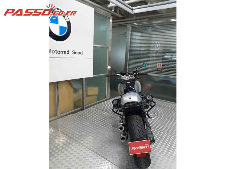 BMW R 12 나인 티 2025 화이트 사진 3