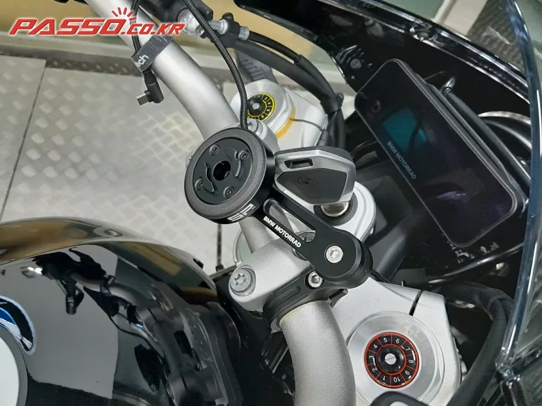BMW R 12 나인 티 2025 화이트 사진 4