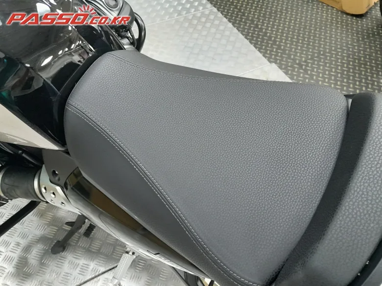 BMW R 12 나인 티 2025 화이트 사진 8