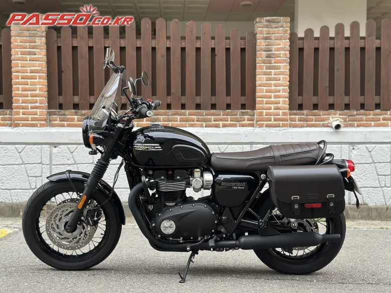 트라이엄프 본네빌 T120 블랙 2025 블랙 사진 2