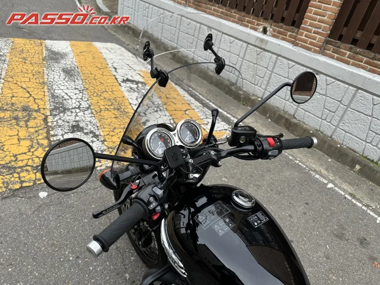 트라이엄프 본네빌 T120 블랙 2025 블랙 사진 4