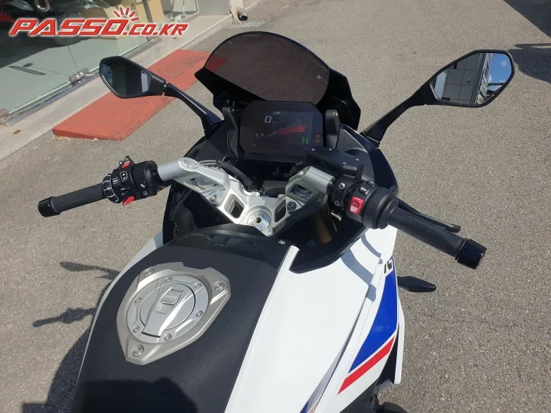 BMW R 1300 RS 2026 화이트 사진 4